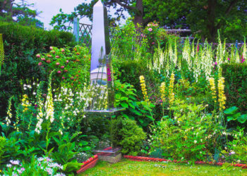 Obelisk sculpture in Garden