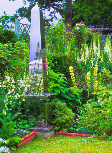 Obelisk sculpture in Garden